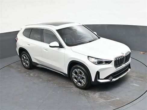 Used 2025 BMW X1 xDrive28i w/ Technology Package image 17