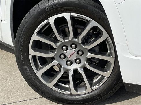 Used 2023 GMC Acadia Denali image 8