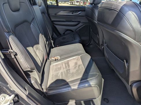 Used 2023 Jeep Grand Cherokee Altitude image 13