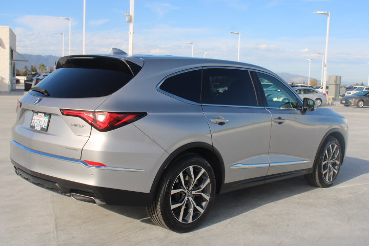Used 2022 Acura MDX w/ Technology Package AWD/4WD image 3