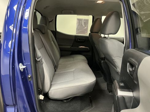Used 2022 Toyota Tacoma SR5 w/ Black Out Package (TMS) AWD/4WD image 31