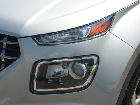 Used 2025 Hyundai Venue SEL FWD image 51