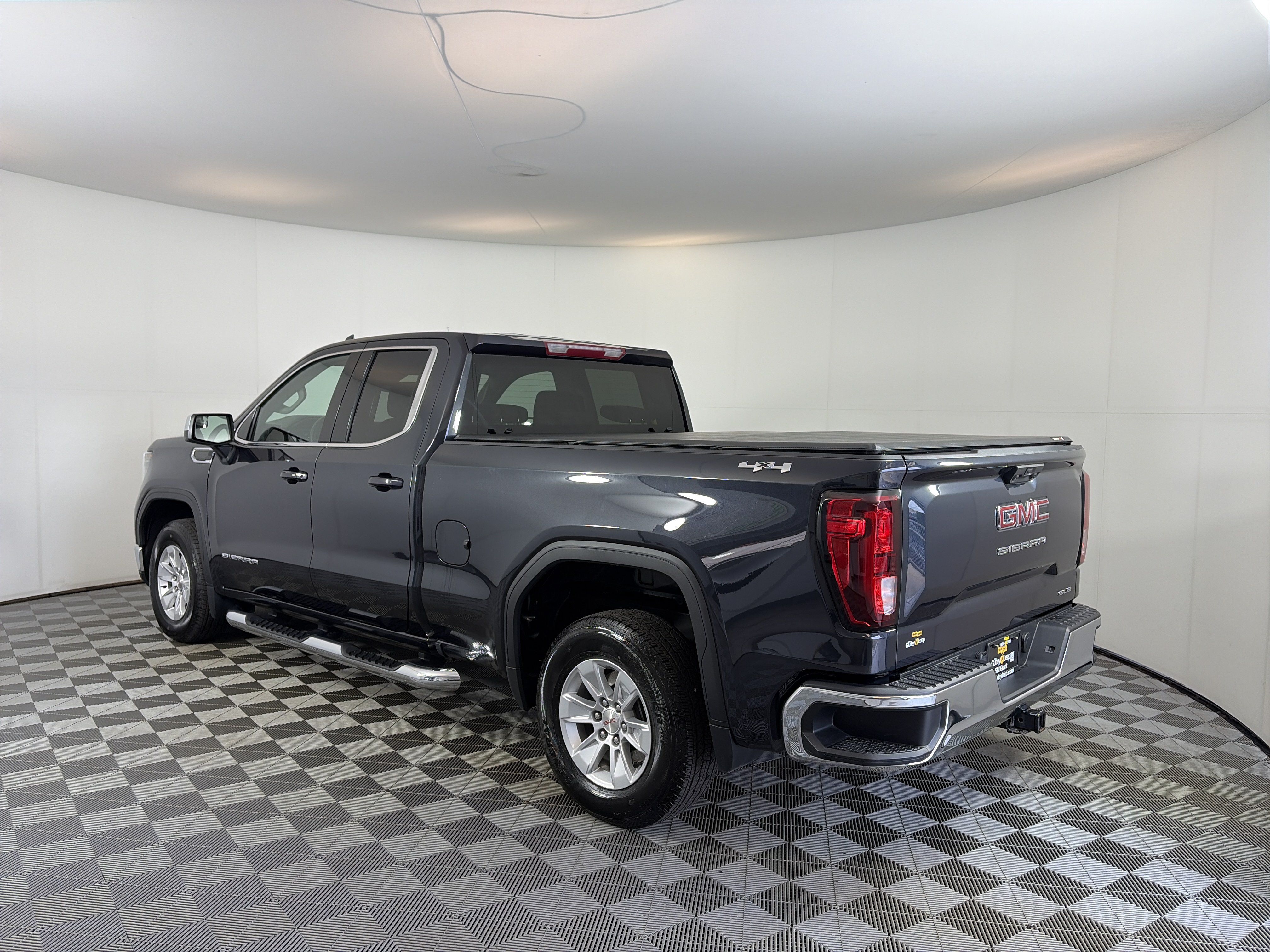 Used 2024 GMC Sierra 1500 SLE AWD/4WD image 8