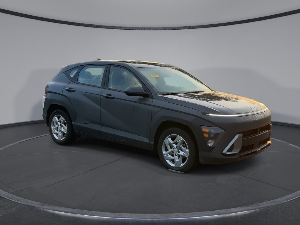 Used 2024 Hyundai Kona SE FWD image 2