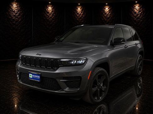 Used 2023 Jeep Grand Cherokee Altitude AWD/4WD image 1