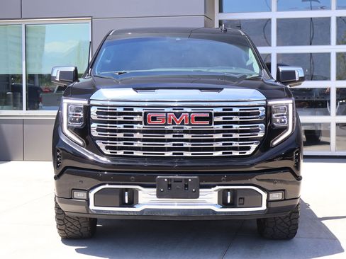 Used 2023 GMC Sierra 1500 Denali w/ Technology Package AWD/4WD image 2