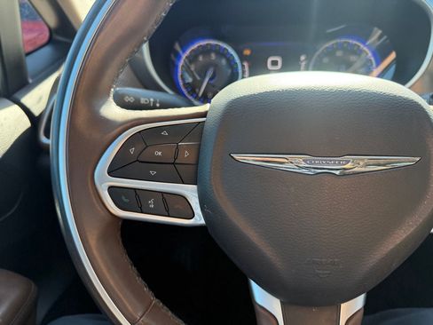 Used 2017 Chrysler Pacifica Limited w/ Advanced Safetytec Group FWD image 19