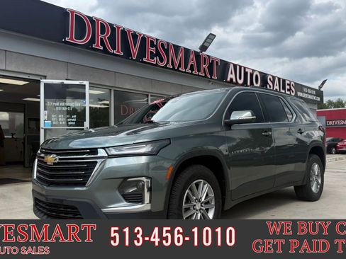 Used 2022 Chevrolet Traverse LT FWD image 1