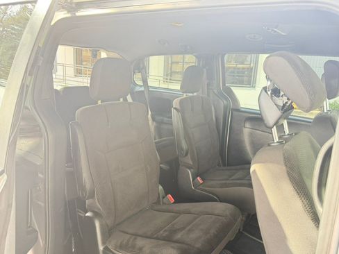 Used 2017 Dodge Grand Caravan SE FWD image 15