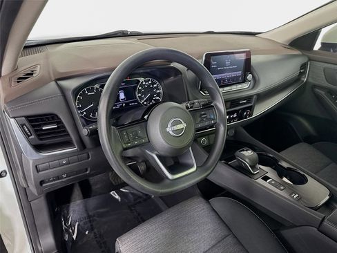 Certified 2023 Nissan Rogue SV FWD image 9
