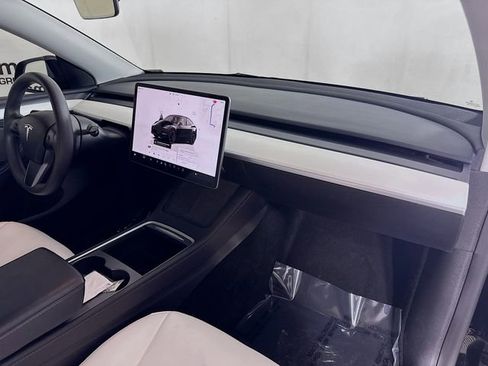 Used 2023 Tesla Model Y Performance image 24