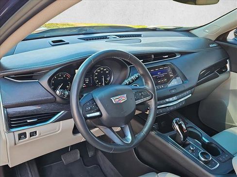 Used 2020 Cadillac XT4 Premium Luxury FWD image 9