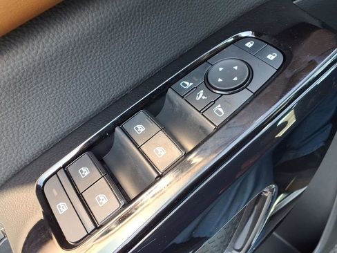 New 2026 Nissan Pathfinder Platinum image 17