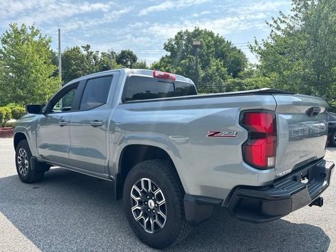 Used 2023 Chevrolet Colorado Z71 w/ Z71 Convenience Package 2 AWD/4WD image 4