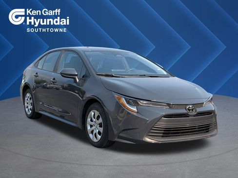 Used 2025 Toyota Corolla LE FWD image 1