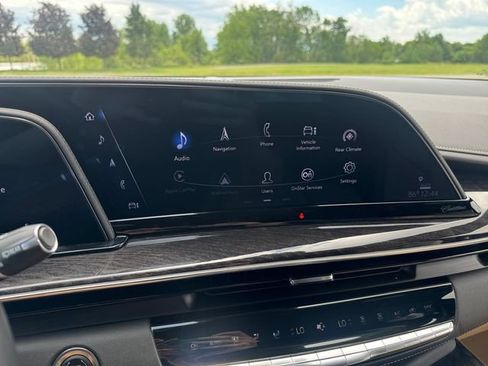 Certified 2023 Cadillac Escalade Premium Luxury AWD/4WD image 21