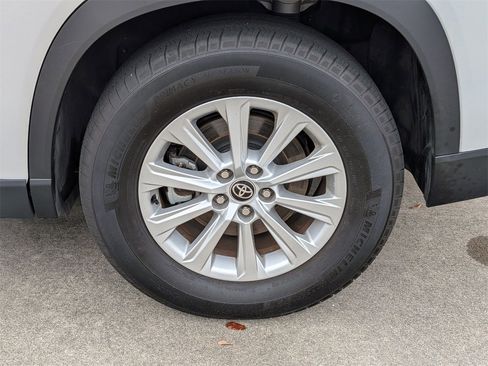 Used 2024 Toyota Grand Highlander XLE image 26