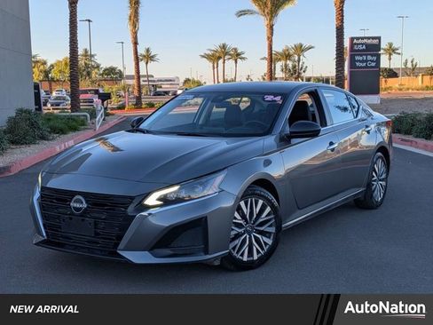 Used 2024 Nissan Altima 2.5 SV image 1