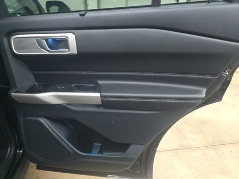 Used 2023 Ford Explorer Limited w/ Equipment Group 301A image 7