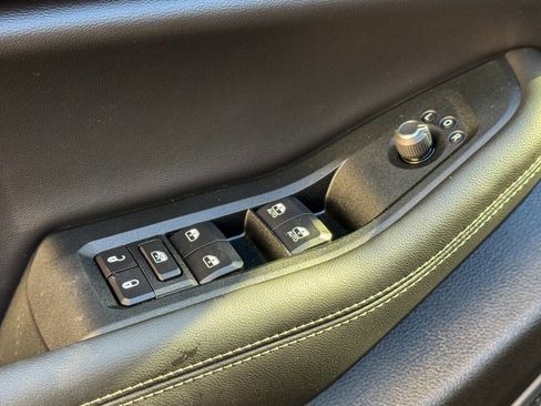 Used 2025 Jeep Grand Cherokee Laredo X image 22