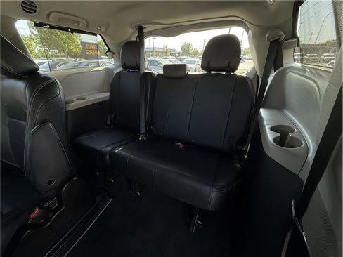 Used 2015 Toyota Sienna SE image 51