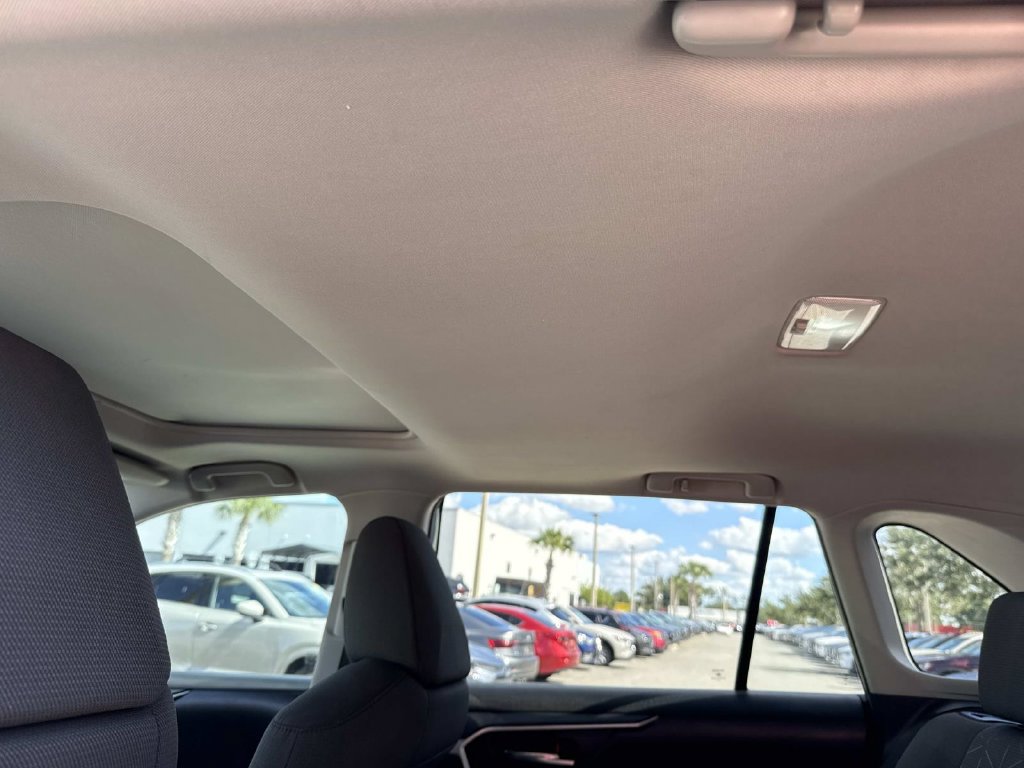 Used 2021 Toyota RAV4 XLE w/ Convenience Package FWD image 16