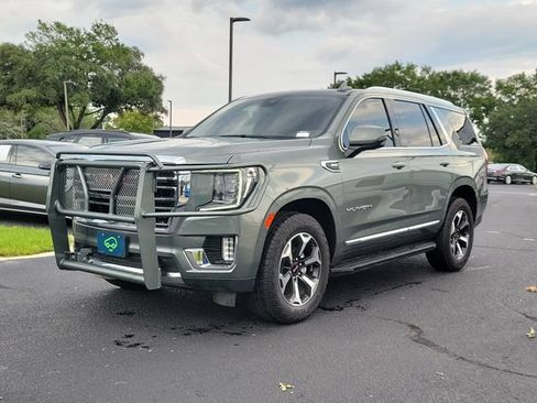 Used 2023 GMC Yukon SLT w/ SLT Premium Package AWD/4WD image 2