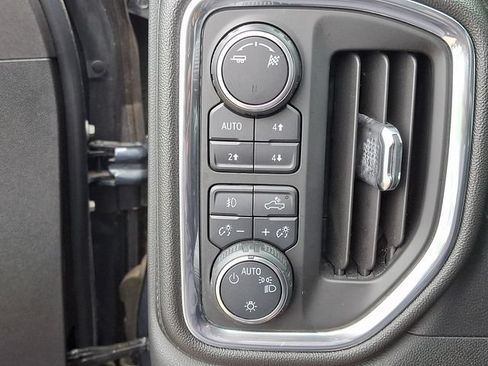 Used 2019 Chevrolet Silverado 1500 LT Trail Boss AWD/4WD image 18