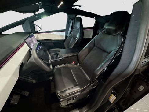 Used 2024 Tesla Cybertruck AWD Crew Cab image 2