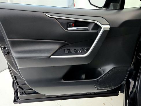 Certified 2022 Toyota RAV4 SE image 34