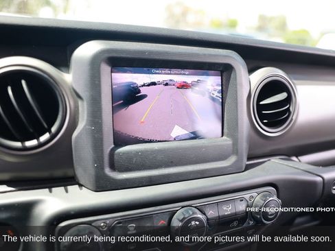 Used 2023 Jeep Wrangler Unlimited AWD/4WD image 17