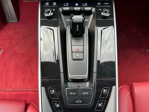 Certified 2025 Porsche 911 Carrera RWD image 31