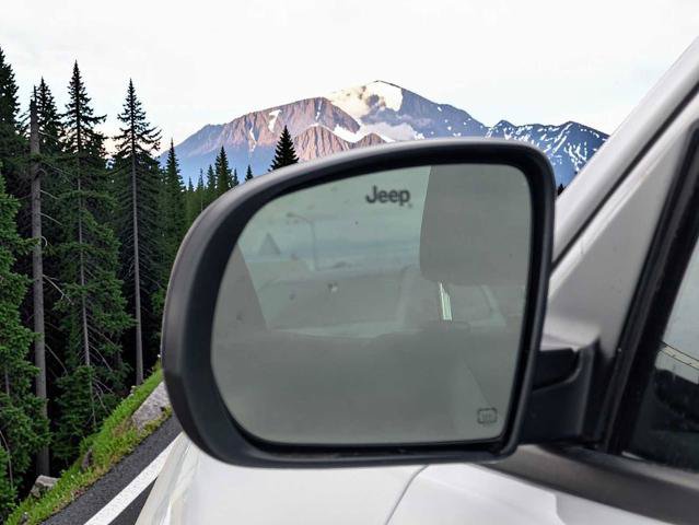 Used 2025 Jeep Compass Latitude AWD/4WD image 18