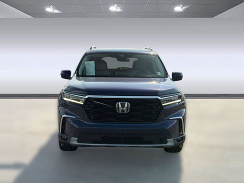 Used 2025 Honda Pilot Touring image 10