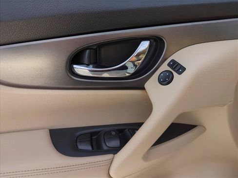 Used 2016 Nissan Rogue SV FWD image 11