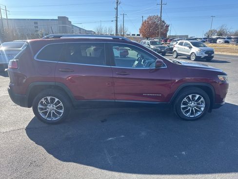 Used 2019 Jeep Cherokee Latitude Plus w/ Comfort/Convenience Group image 2
