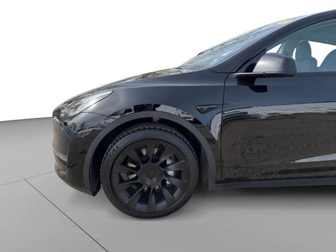 Used 2022 Tesla Model Y Long Range image 19