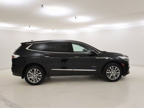 Used 2023 Buick Enclave Avenir image 2