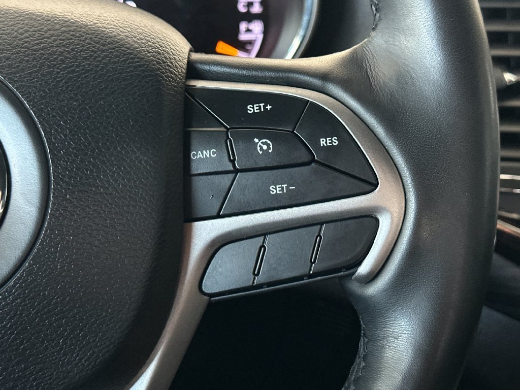 Used 2022 Jeep Grand Cherokee Laredo X RWD image 24