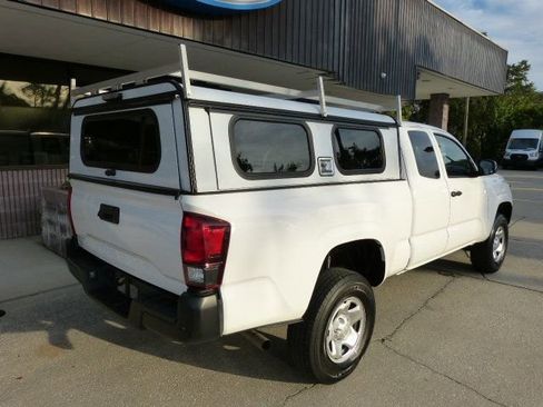 Used 2022 Toyota Tacoma SR image 5