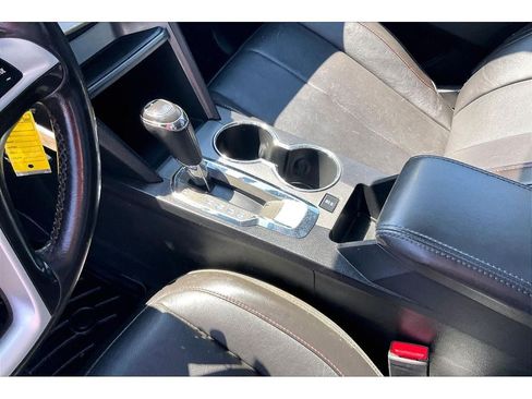 Used 2017 Chevrolet Equinox Premier w/ Enhanced Convenience Package AWD/4WD image 18