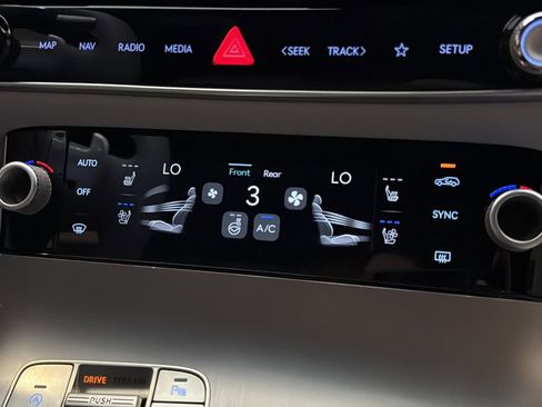Certified 2026 Genesis GV70 2.5T Advanced AWD/4WD image 35