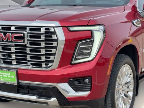 Used 2025 GMC Yukon Denali w/ Sun & Power Step Package image 11