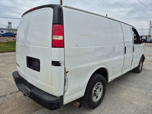 Used 2015 Chevrolet Express 2500 image 5