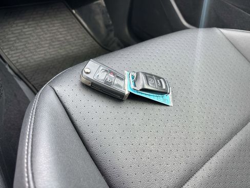 Used 2019 Volkswagen Tiguan SE w/ Panoramic Sunroof Package image 25