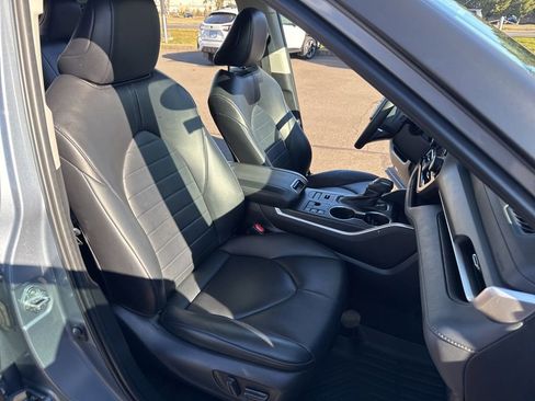 Used 2023 Toyota Highlander XLE image 15