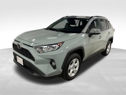 Used 2019 Toyota RAV4 XLE AWD/4WD image 4