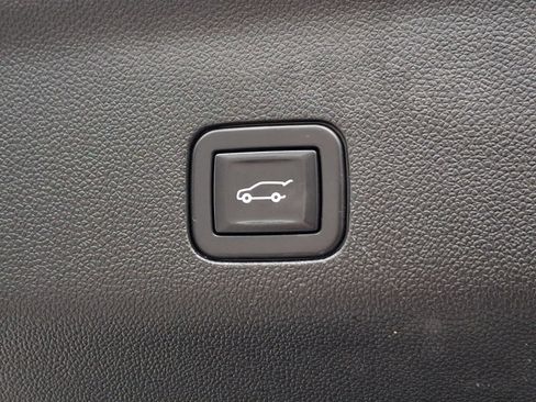 Used 2021 Chevrolet Suburban Premier image 33