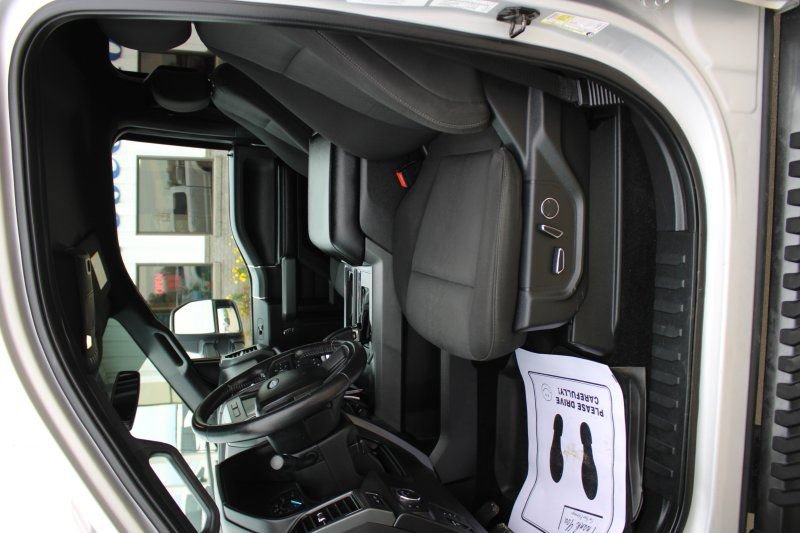 Used 2018 Ford F150 XLT w/ Equipment Group 302A Luxury AWD/4WD image 11