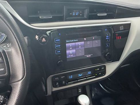 Used 2019 Toyota Corolla LE FWD image 34